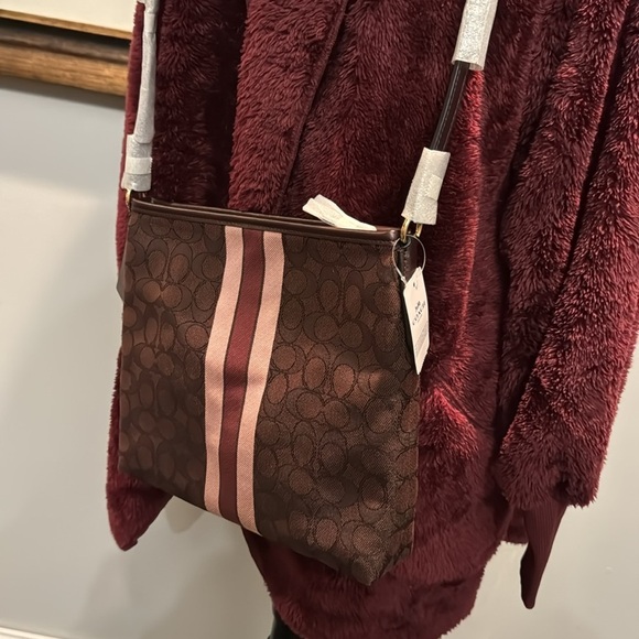 Coach signature logo monogram crossbody NWT - Picture 4 of 13